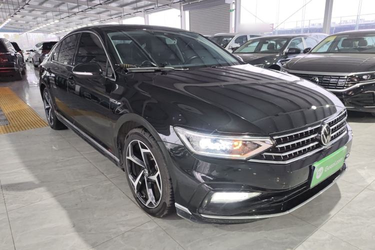 Used Volkswagen Magotan 2023 2 Million Units Commemorative Edition 330TSI DSG Luxury Version Front Right 45 Deg