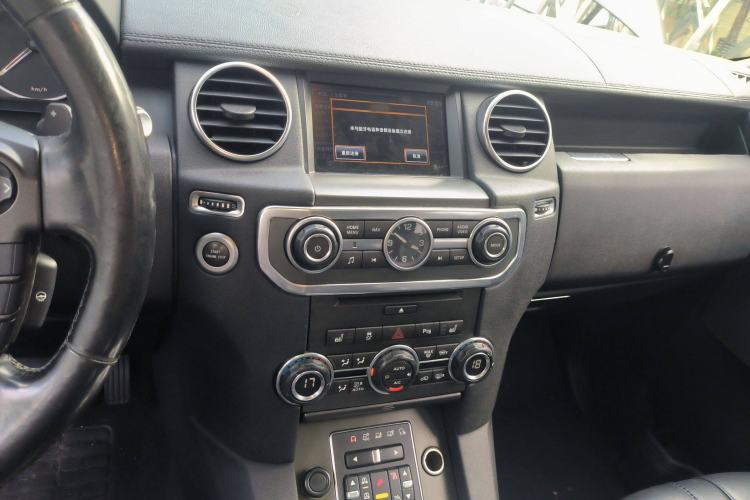 Used Land Rover Discovery 2013 3.0 SDV6 HSE Diesel Edition Audio And AC Panel