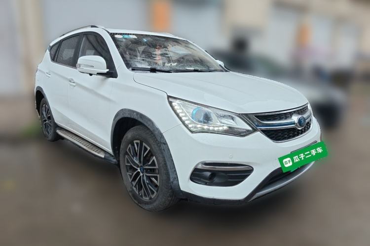 Used BYD Song New Energy 2017 Song DM 1.5TID All-Wheel Drive Luxury Model Front Right 45 Deg