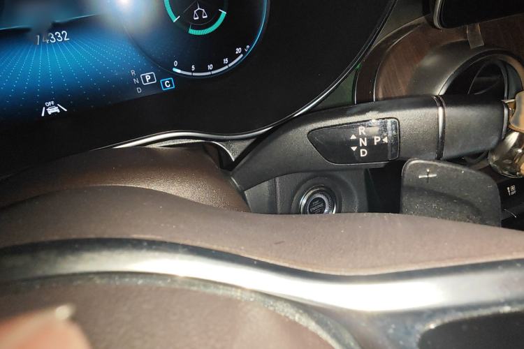 Used Mercedes-Benz GLC 2020 Facelift GLC 300 L 4MATIC Dynamic Edition Gear Lever