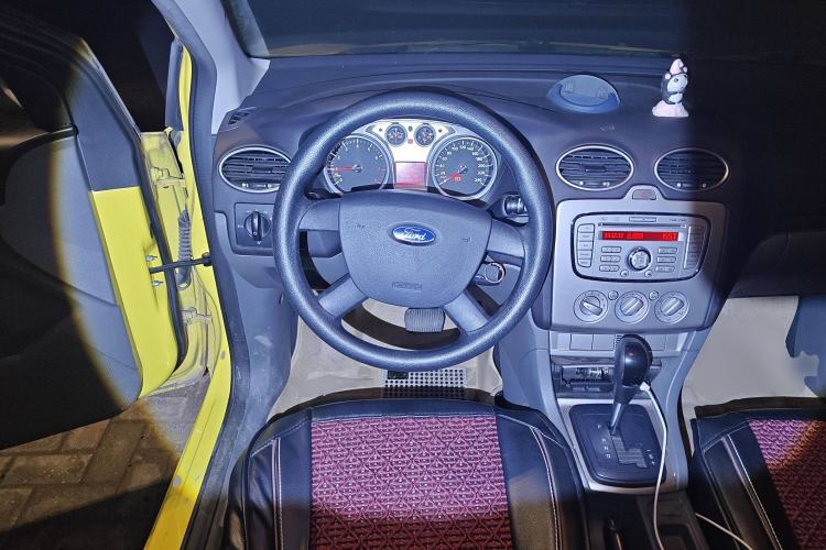 Used Ford Focus 2013 Hatchback Classic 1.8L Automatic Base Model Steering Wheel