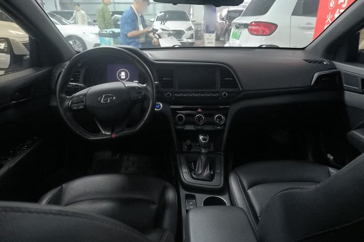 Used Hyundai Elantra (6th Generation / Lingdong) 2019 1.4T Dual-Clutch Xuan Dong · Dynamic Model Center Console