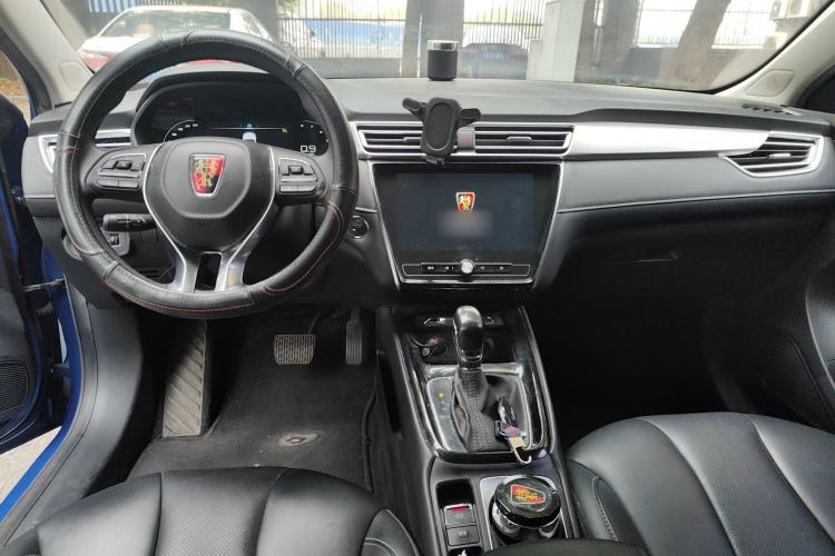 Used Roewe i5 2020 1.5L Automatic 4G Connect Luxury Flagship Edition Center Console