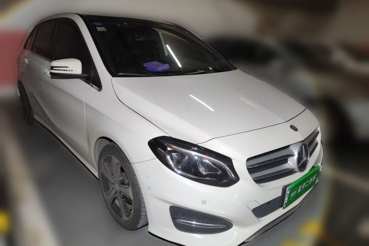 Used Mercedes-Benz B-Class 2016 B 200 Exclusive Edition Front Right 45 Deg