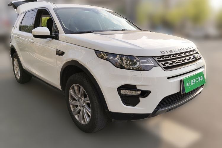 Used Land Rover Discovery Sport 2018 240 PS SE Version Front Right 45 Deg