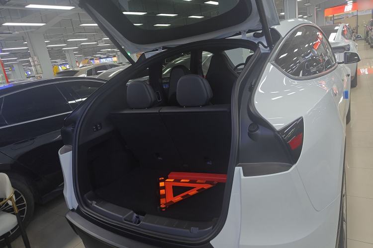 Used Tesla Model Y L 2025 Model Long-Range All-Wheel-Drive Version