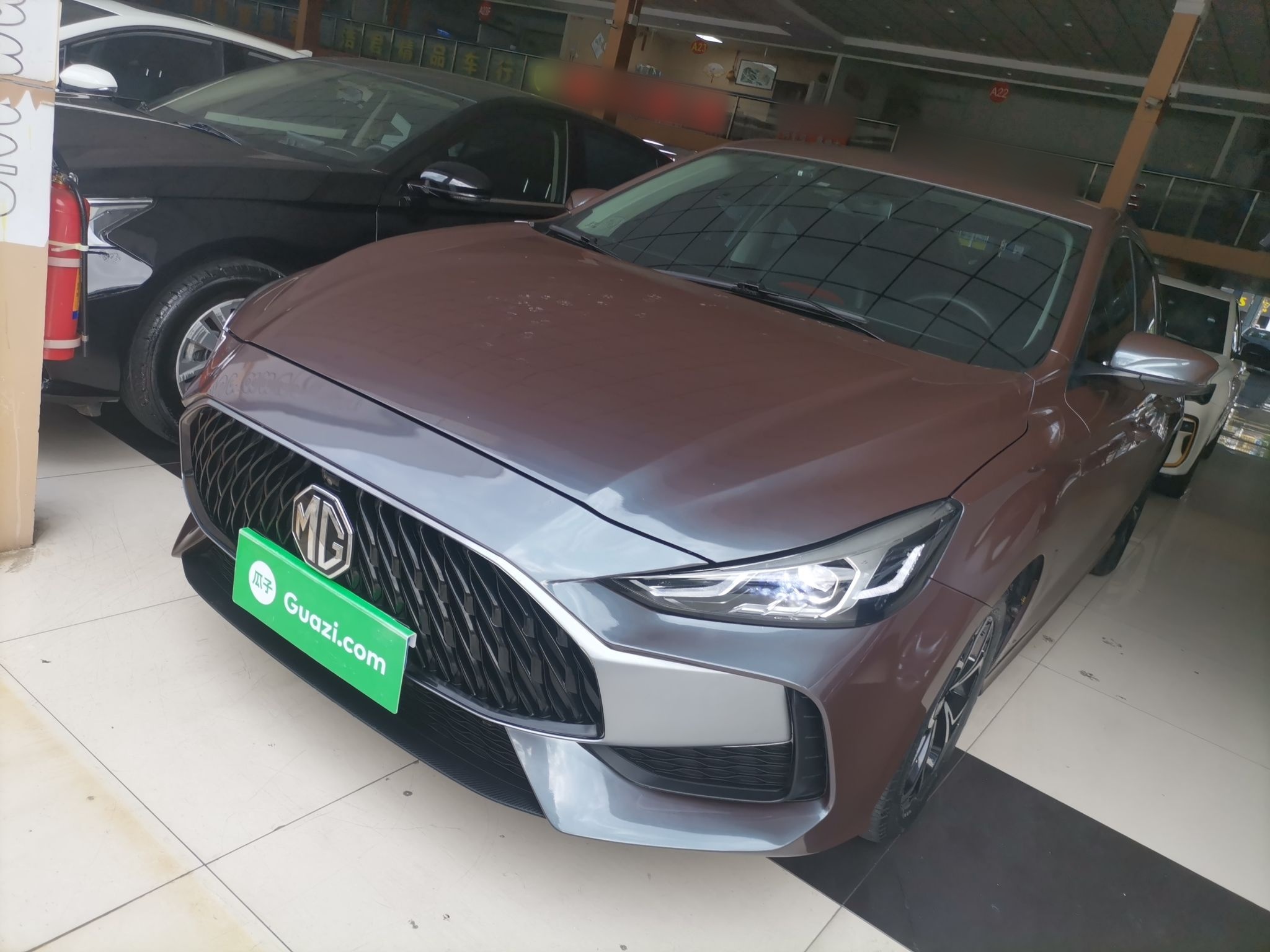 Под передней частью автомобиля