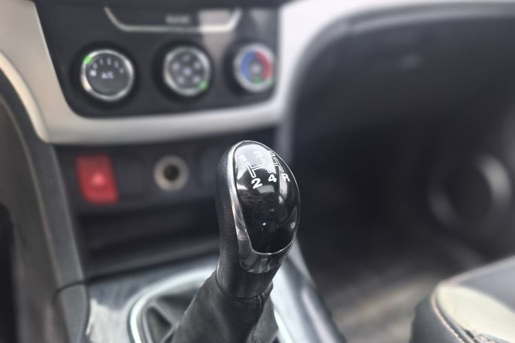 Used HYOSOW H3 2015 1.5L manual Comfort trim level
