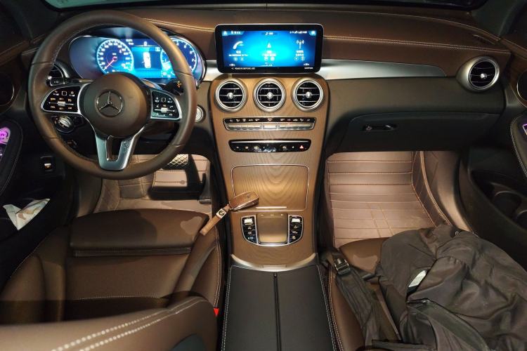 Used Mercedes-Benz GLC 2022 GLC 260 L 4MATIC Luxury Model Center Console