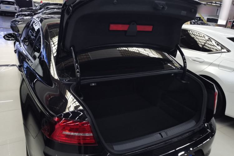 Used Volkswagen Magotan 2017 330TSI DSG Luxury Model Trunk