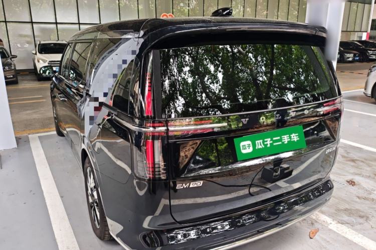 Used Volvo EM90 2025 Ultra Six-Seater Rear Left 45 Deg