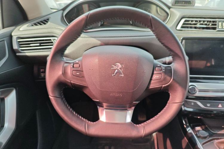 Used Peugeot 308 2019 1.6L Automatic Luxury Version China V Standard Steering Wheel