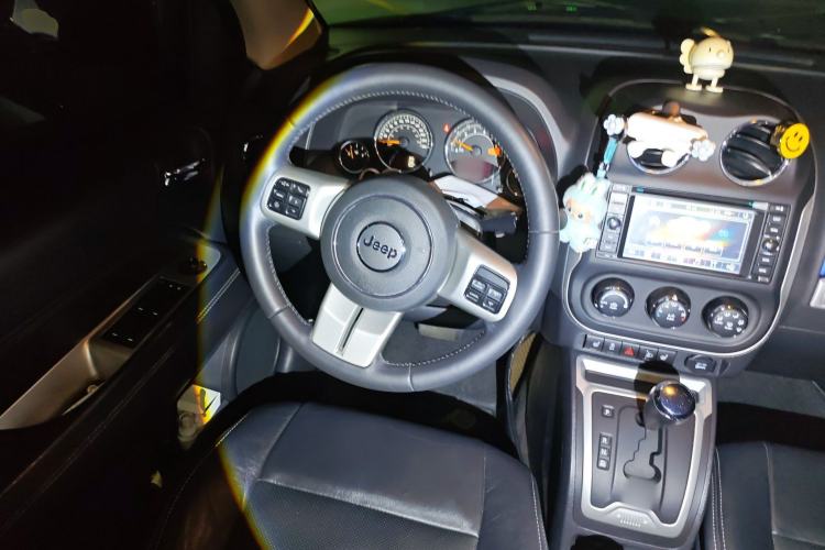 Used Jeep Compass 2014 2.4L four-wheel drive luxury version Steering Wheel