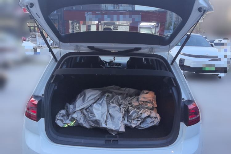 Used Volkswagen Golf 2016 230TSI Automatic Luxury Version Trunk