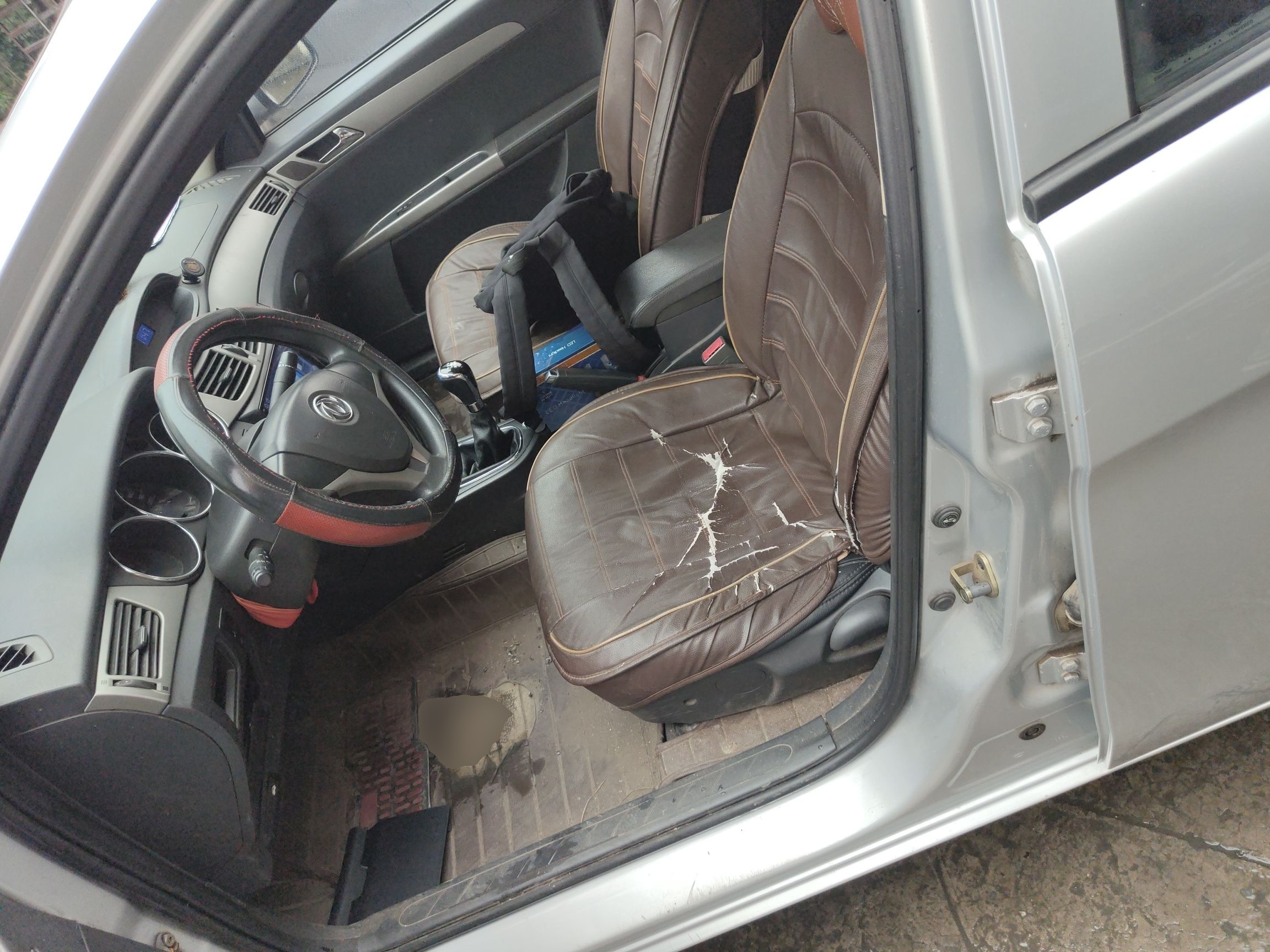 Переднее сиденье в автомобиле