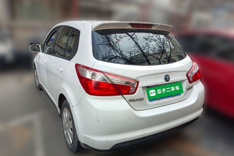 Used Venucia R50 2015 1.6L Automatic Fashion Edition
