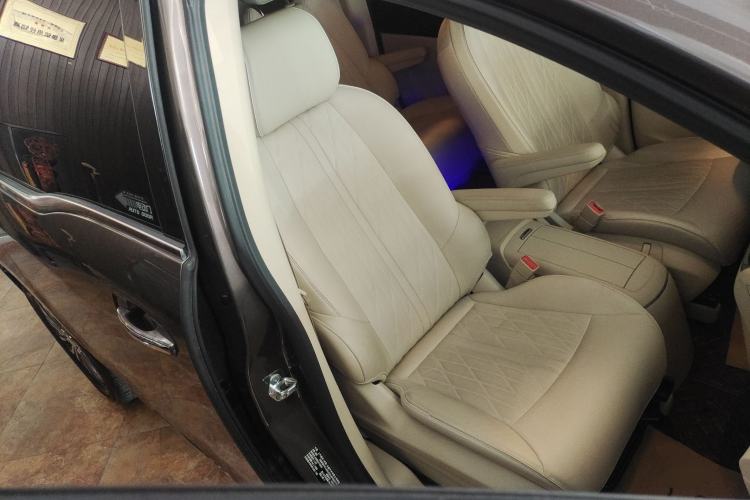 Used Buick GL8 2023 Facelifted Land Cruiser Executive Luxury Version Right Front Seat