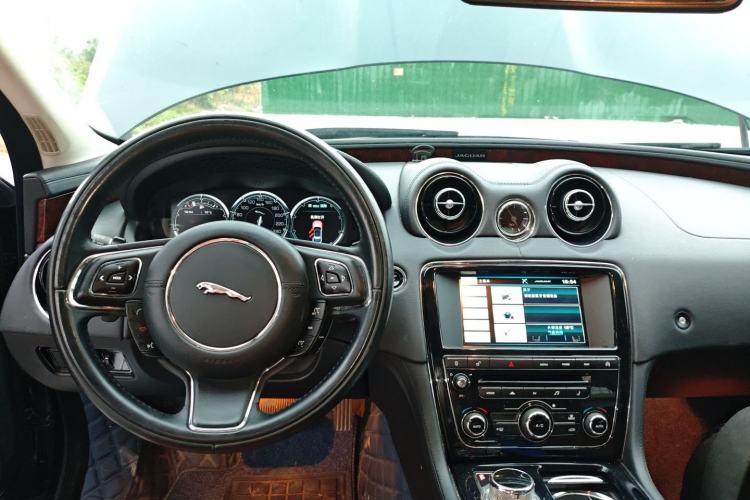 Used Jaguar XJ 2014 XJL 3.0 SC Two-Wheel-Drive Panoramic Business Edition
