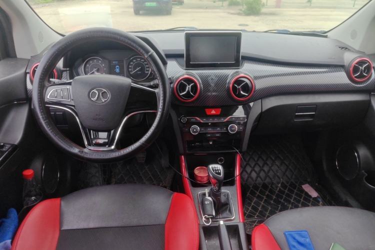 Used BAIC Senova X25 2015 1.5L Manual Elite Edition Center Console