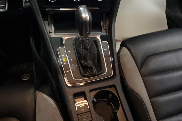 Used Volkswagen Golf 2017 280TSI Automatic R-Line Million-Vehicle Commemorative Edition