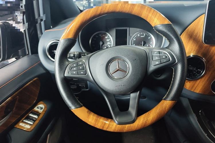 Used Mercedes-Benz Vito 2021 2.0T Elite Version 7 Seats Steering Wheel
