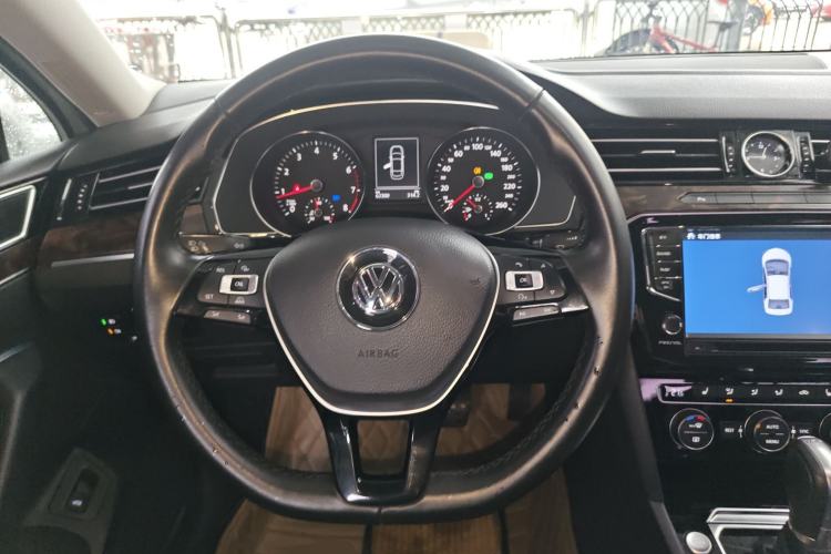 Used Volkswagen Magotan 2017 330TSI DSG Luxury Model