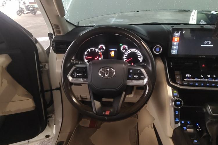 Used Toyota Land Cruiser 
