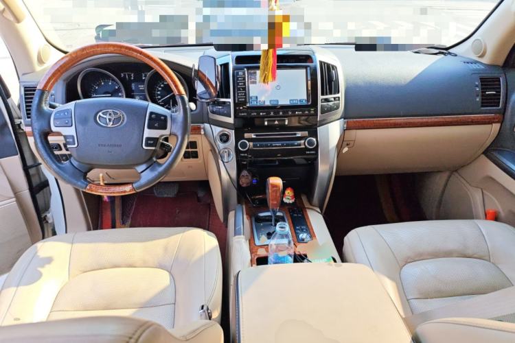 Used Toyota Land Cruiser 2012 4.6L Automatic VX-R
