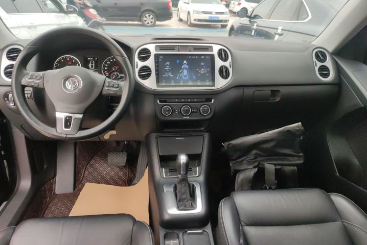 Used Volkswagen Tiguan 2017 300TSI Automatic Two-Wheel Drive Silk Road Comfort Edition Center Console