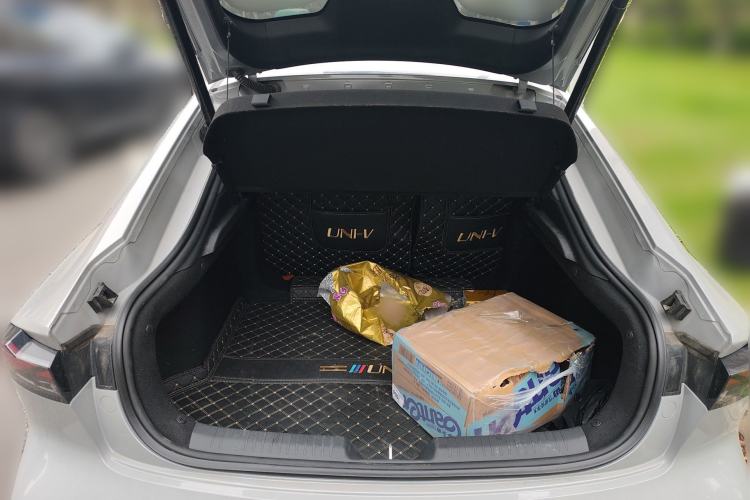 Used CHANGAN UNI-V 2022 1.5T Prestige Version Trunk