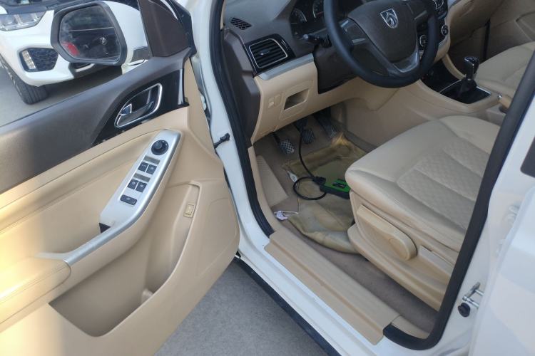 Used Baojun 730 2014 1.5L manual standard trim 7 seats