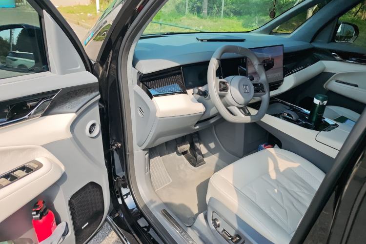 Used Zeekr 009 2024 7-Seater Walk-Through Version Four-Wheel Drive 108 kWh