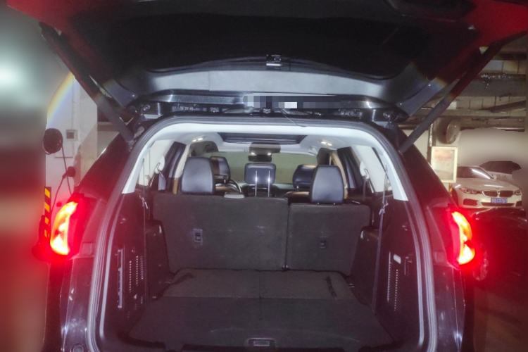 Used Ford Edge 2015 2.0T GTDi 4x4 High-Grade Model Trunk