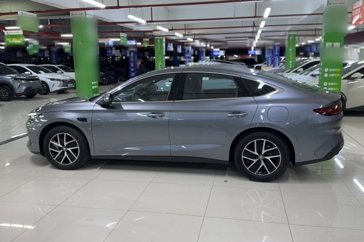 Used BYD Qin L 2025 DM-i Smart Drive 120KM Superior Model
