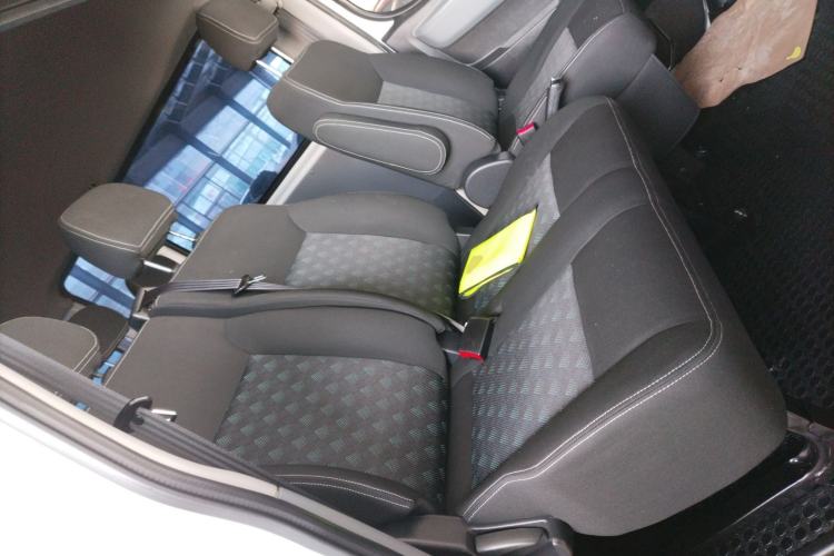 Used SAIC MAXUS Xintu V80 2025 Value Edition Aoyuntong 2.0T Manual Long Wheelbase Mid-Height Design 127 Ps 6/7/9-Seater