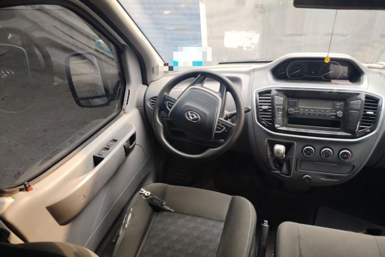 Used SAIC MAXUS Xintu V80 2019 2.5T Classic Edition 6-Speed Manual – Aoyuntong Short Wheelbase Mid-Height Design 5/6 Seats