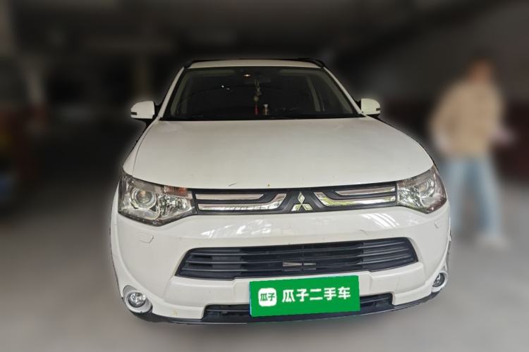 Used Mitsubishi Outlander 2013 2.4L 4x4 Luxury Navigation Edition 5 Seats