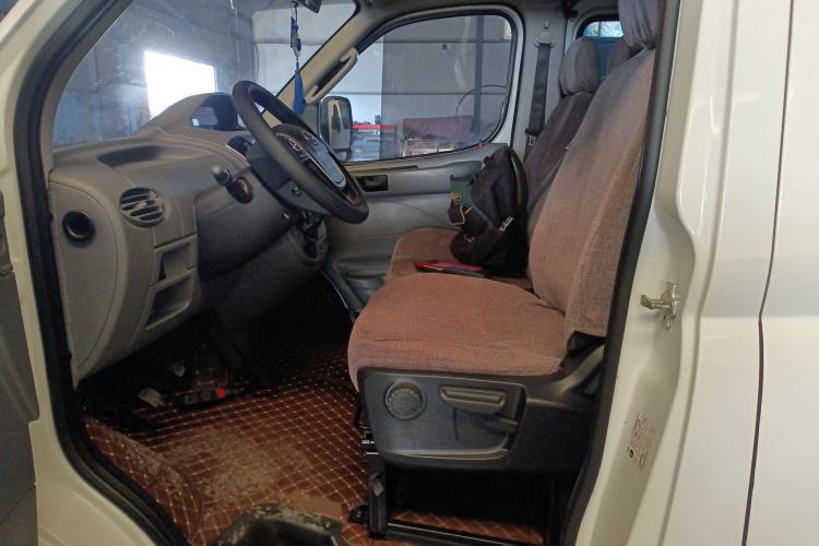 Used SAIC MAXUS Xintu V80 2021 2.0T Manual Classic Aoyuntong Short Wheelbase Mid-Roof 5/6-Seater
