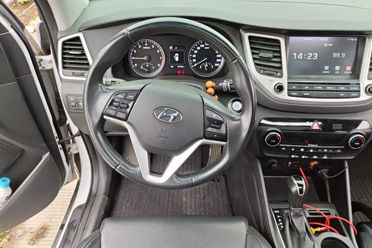Used Hyundai Tucson 2018 1.6T Dual-Clutch Two-Wheel Drive 15th Anniversary Special Edition Steering Wheel