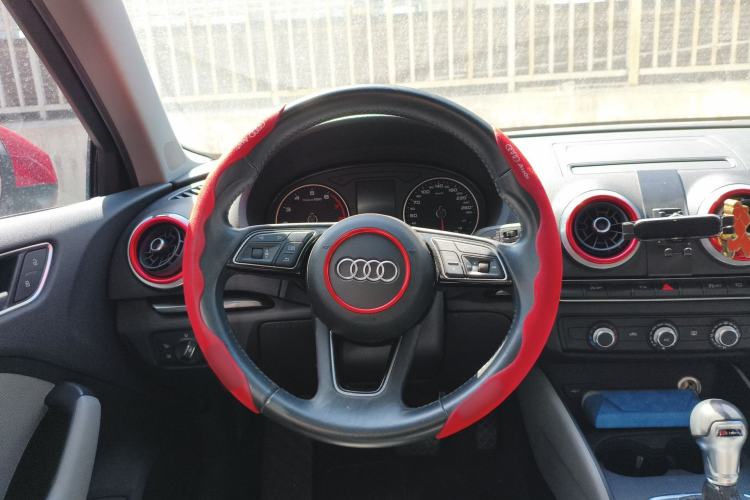 Used Audi A3 2018 30th Anniversary Edition Limousine 35 TFSI Fashion Model Steering Wheel