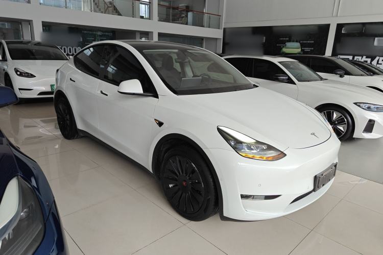 Used Tesla Model Y 2021 Long-Range All-Wheel-Drive Version Front Right 45 Deg