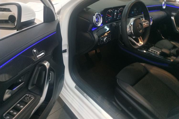 Used Mercedes-Benz A-Class 2022 Revised Version A 200 L Sport Sedan Fashionable Style
