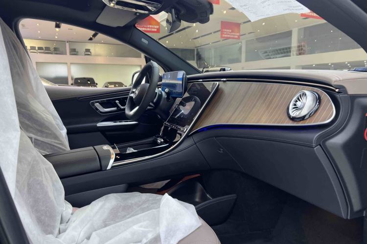 Used Mercedes-Benz EQE SUV 2024 500 4MATIC Pioneer Edition Interior 6
