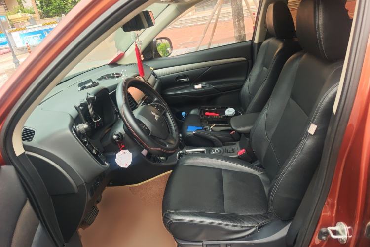 Used Mitsubishi Outlander 2013 2.4L Four-Wheel Drive Luxury Navigation Version 7 Seats
