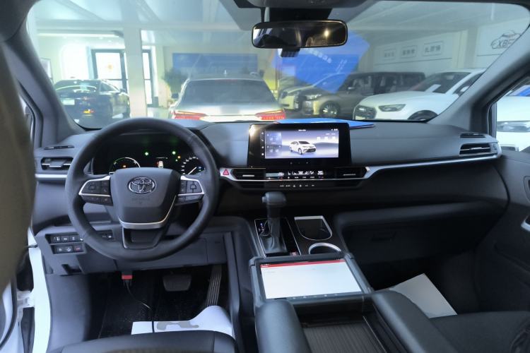 Used Toyota Granvia 2024 2.5L Hybrid Luxury Edition