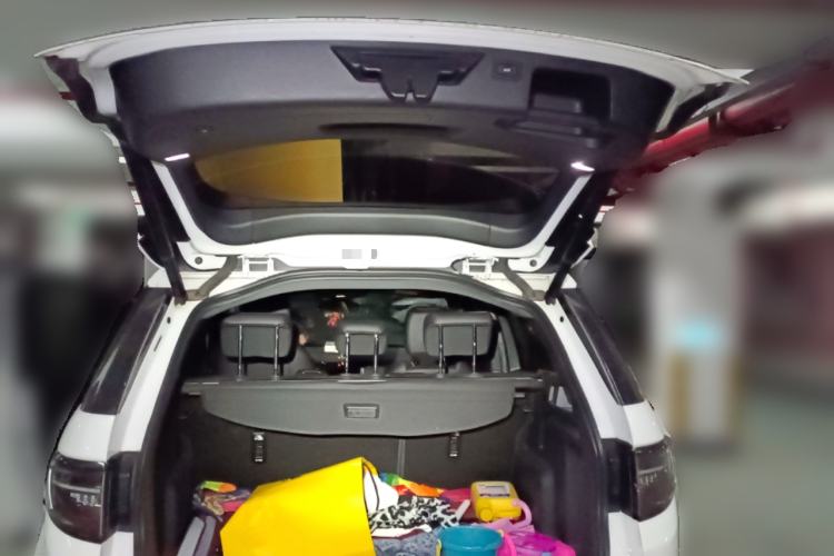 Used Land Rover Discovery Sport 2022 249 PS R-Dynamic S Performance Edition 5 Seats Trunk