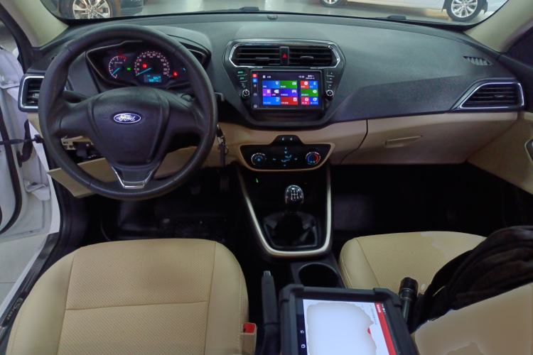 Used Ford Escort 2015 1.5L Manual Comfort Model Center Console