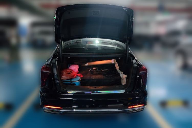 Used Hongqi H5 2024 1.5T DCT Smart Connect Flagship Edition Trunk