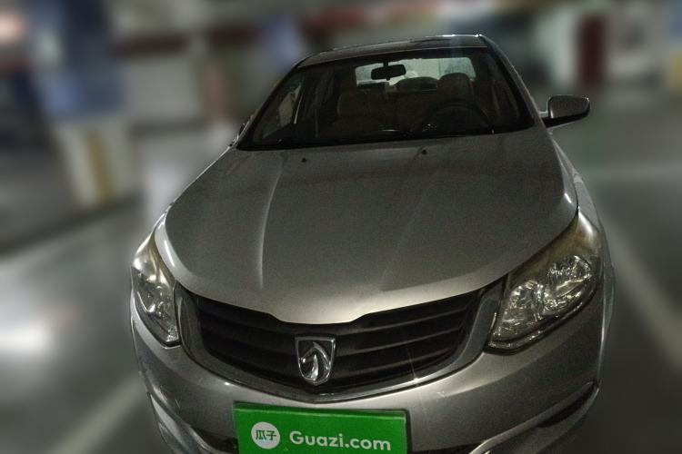 Used Baojun 630 2013 1.5L manual standard version Front