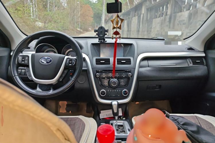 Used Bestune X80 2013 2.0L automatic comfort version
